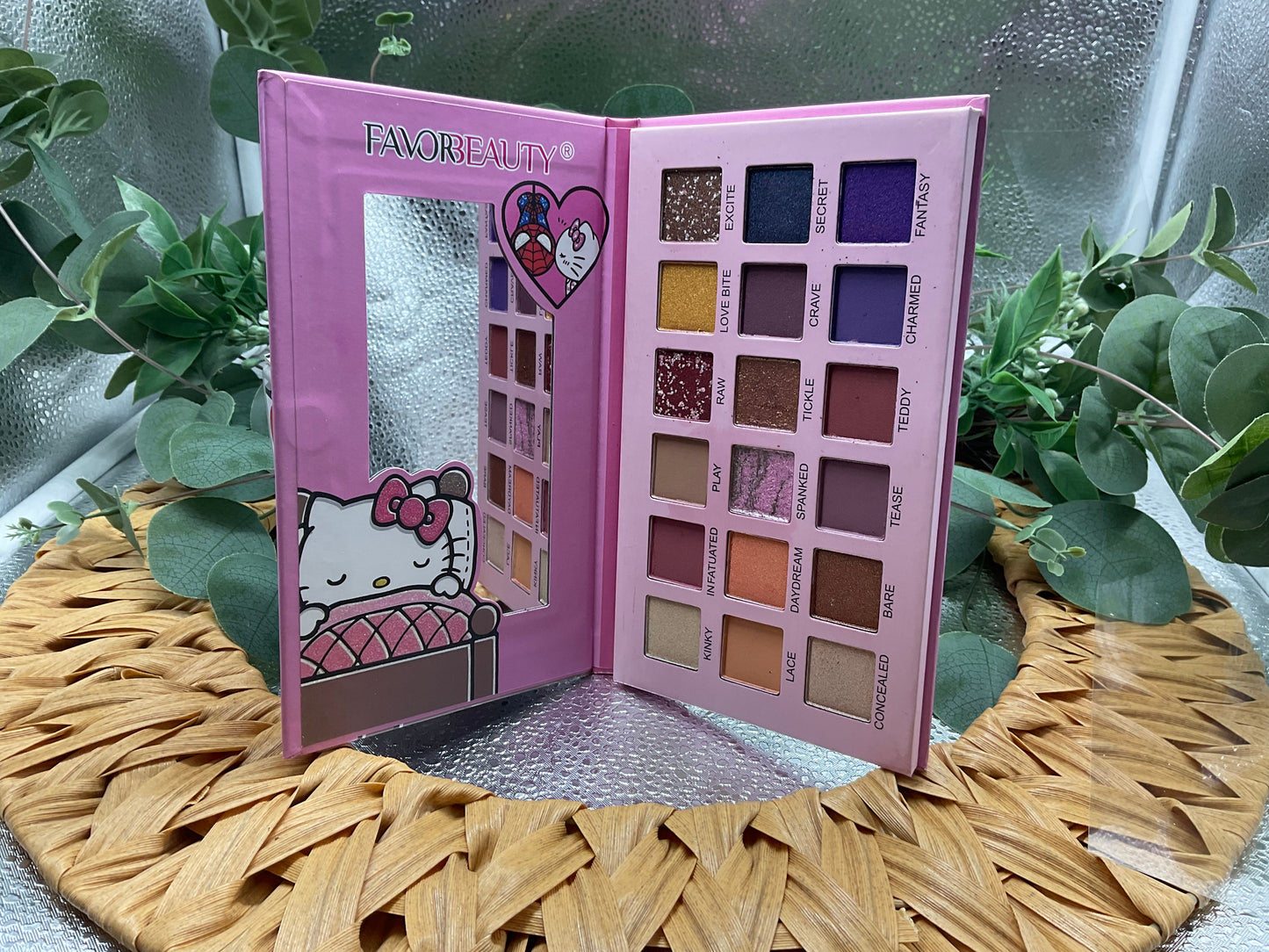 Favor Beauty 18 Color Kitty Eyeshadow Palettes