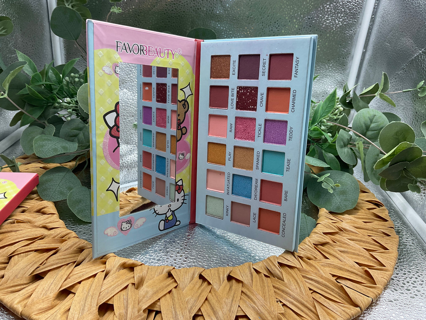 Favor Beauty 18 Color Kitty Eyeshadow Palettes