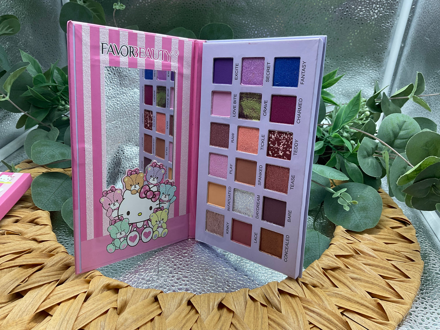 Favor Beauty 18 Color Kitty Eyeshadow Palettes