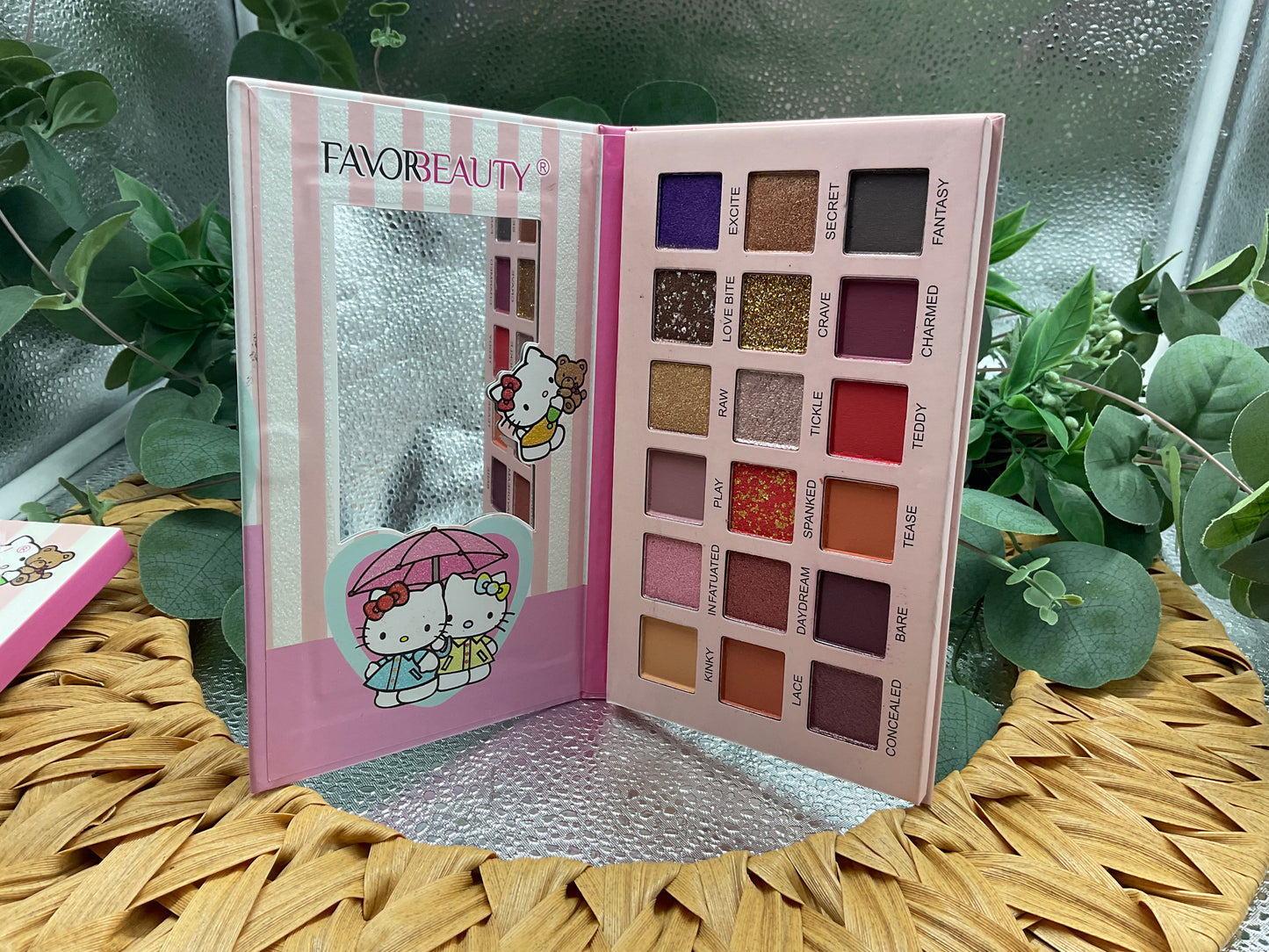 Favor Beauty 18 Color Kitty Eyeshadow Palettes